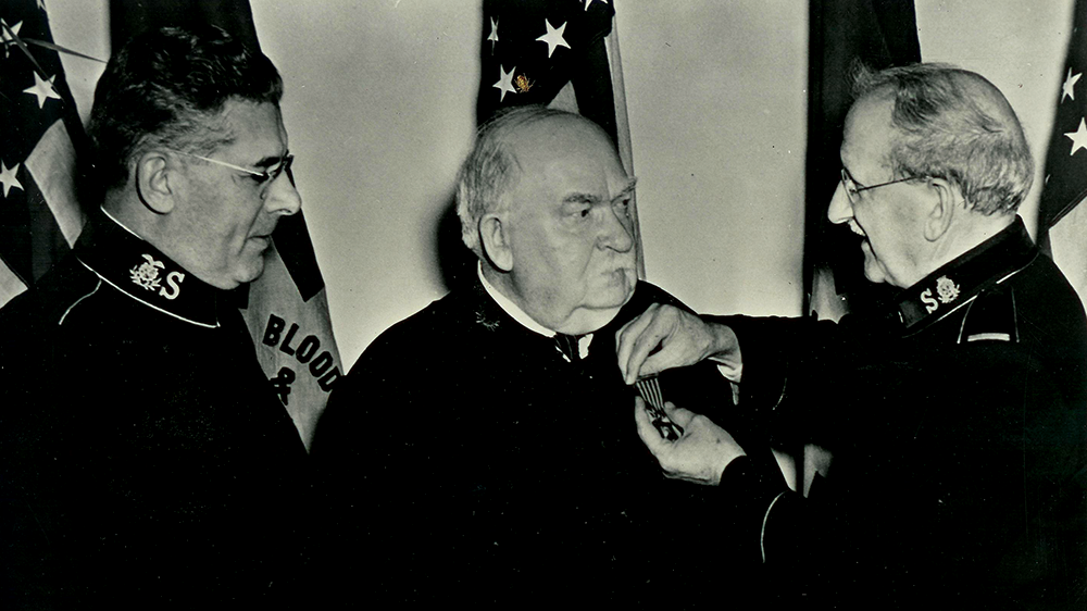 Milans receives the Order of the Founder
(the highest possible Salvation Army honor) in 1942 with Commissioner Ernest Pugmire and General George L. Carpenter.