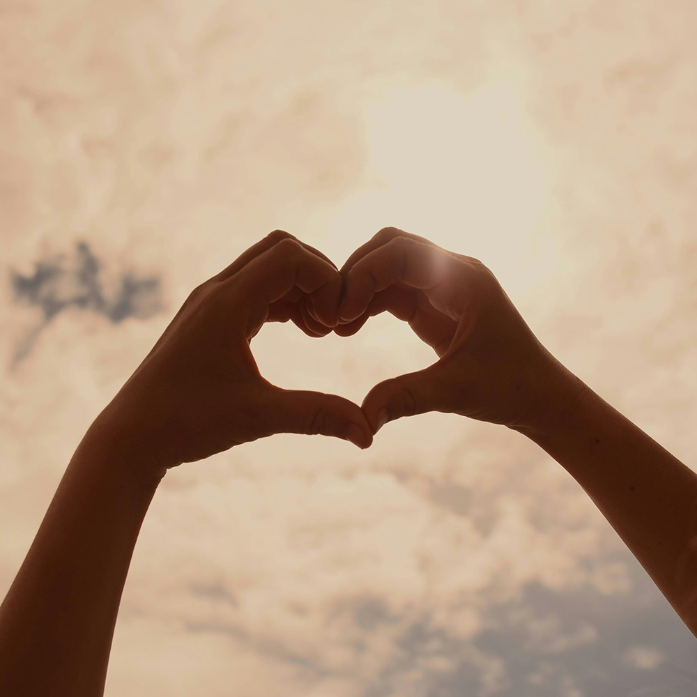 8 Powerful Bible Verses That Show God’s Love 